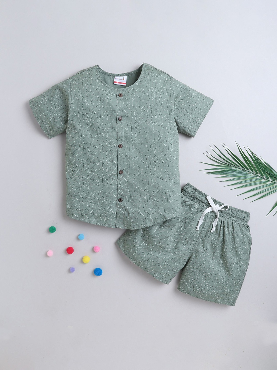 

BAATCHEET Unisex Round Neck Abstract Printed Pure Cotton Shirt With Shorts, Green