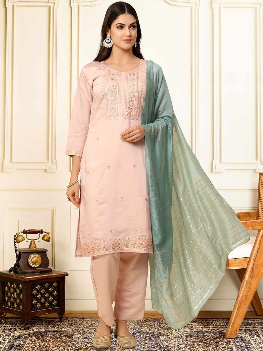 

House of Pataudi Floral Embroidered Thread Work Straight Kurta With Trousers And Dupatta, Pink