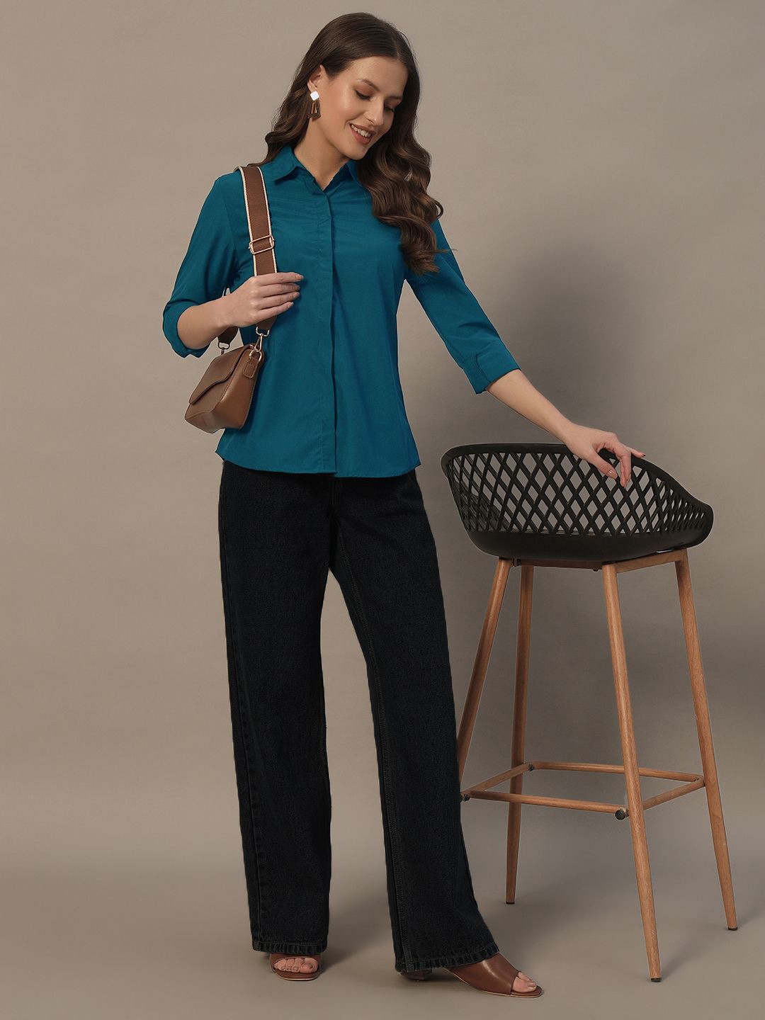 

Metronaut Women Spread Collar Solid Slim Fit Casual Shirts, Teal