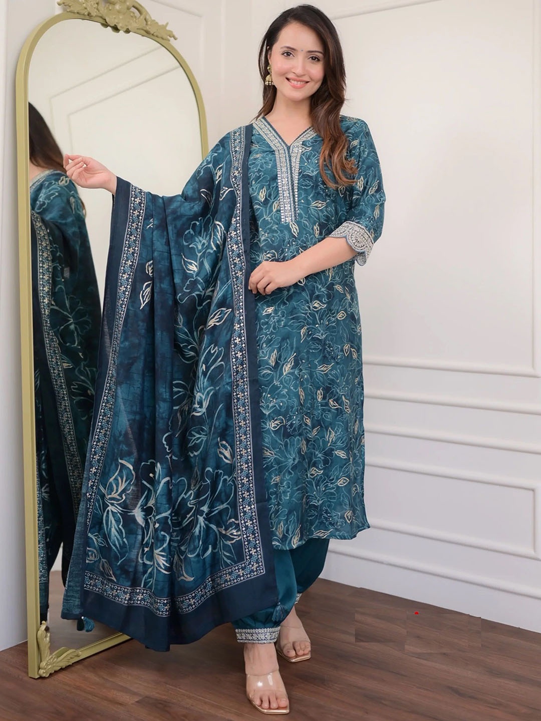 

DIVASTRI Ethnic Motifs Printed Straight Kurta With Trousers & Dupatta, Navy blue