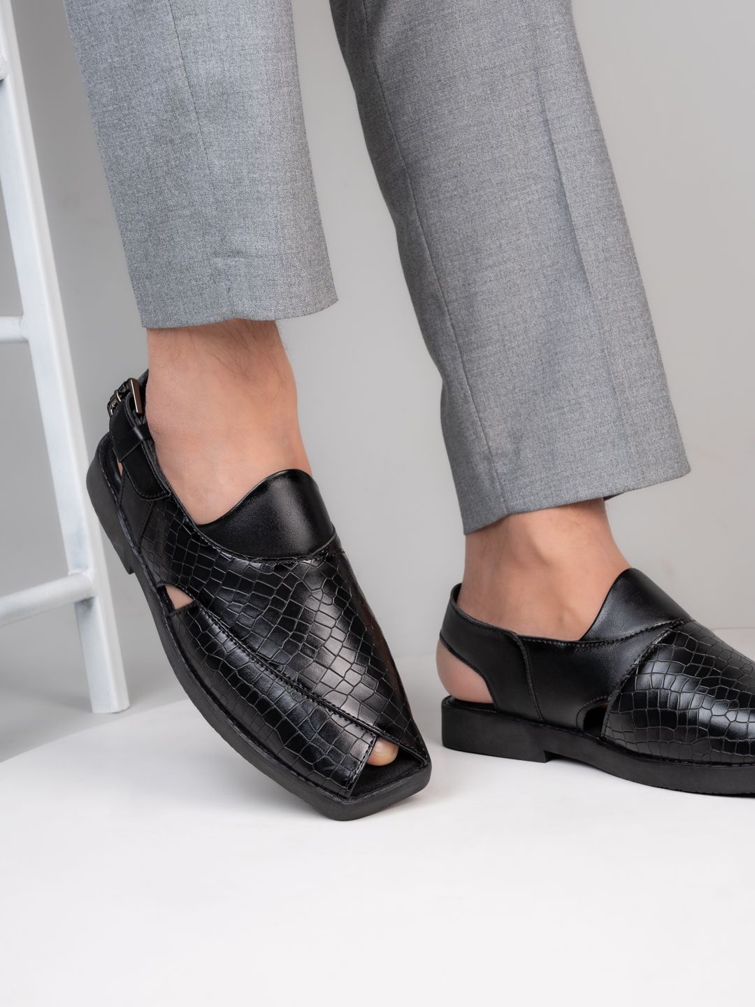 

House of Pataudi Men Comfortable Sandals, Black