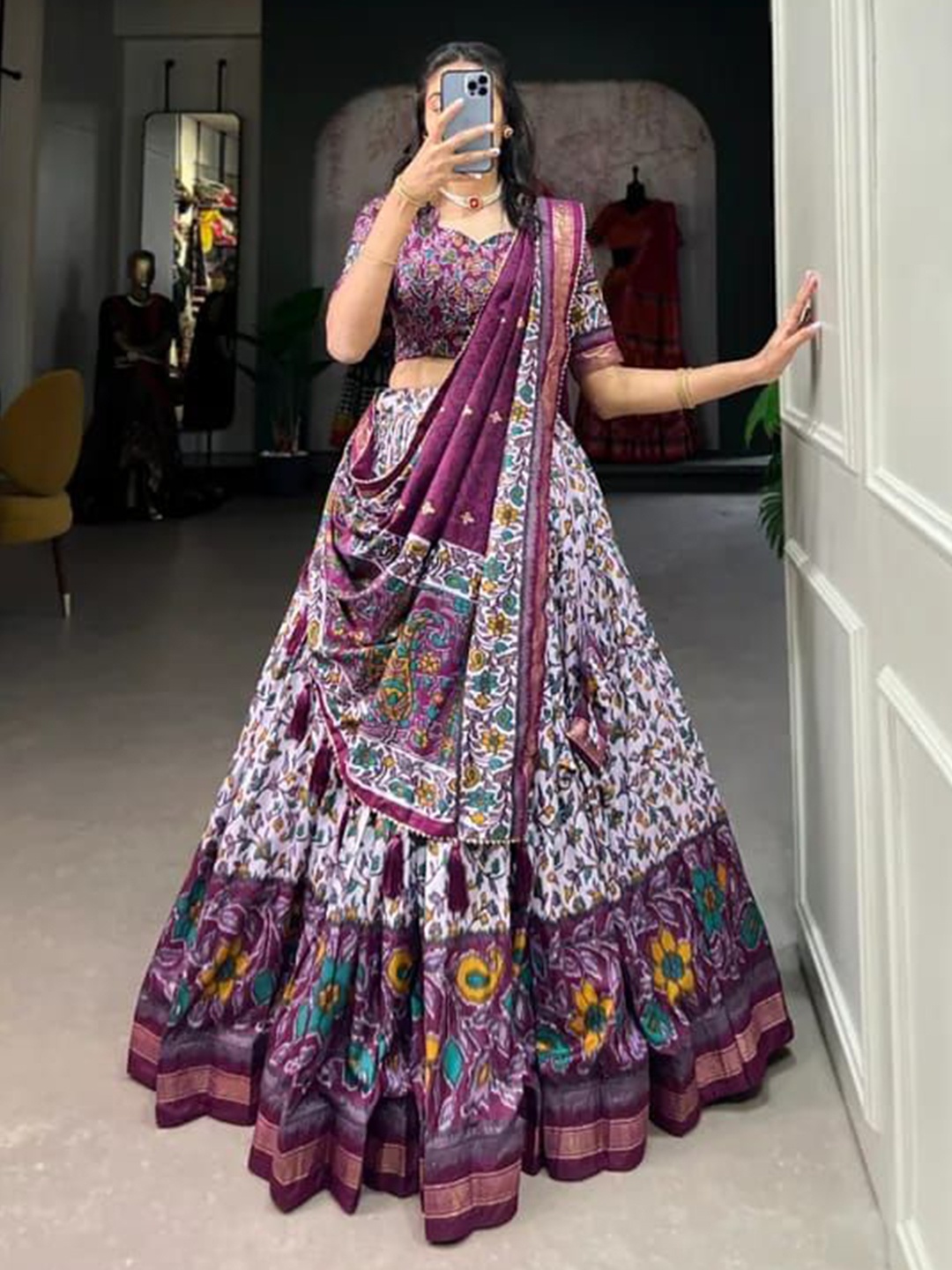 

RADHVI BIZ Floral Printed Lehenga With Semi-Stitched Blouse & Dupatta, White
