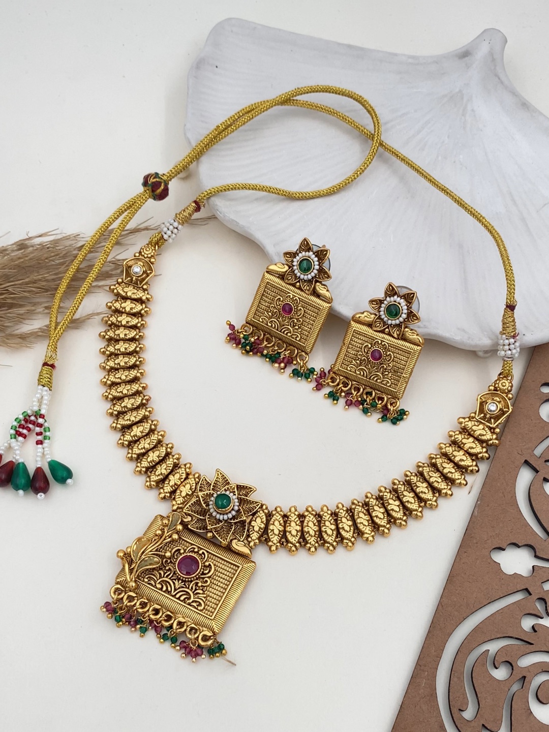 

Rare Bello Gold-Plated Kundan-Studded & Beaded Antique Jewellery Set