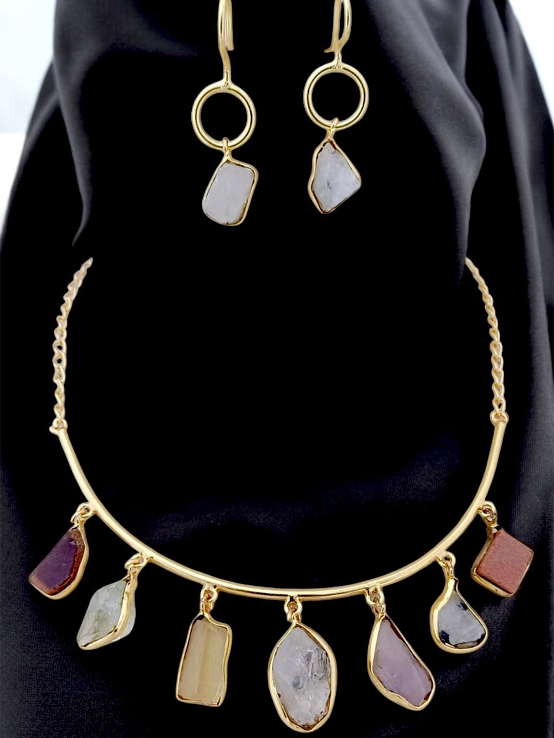 

TISHUL JEWELS Gold-Plated Artificial Stones Studded Jewellery Set