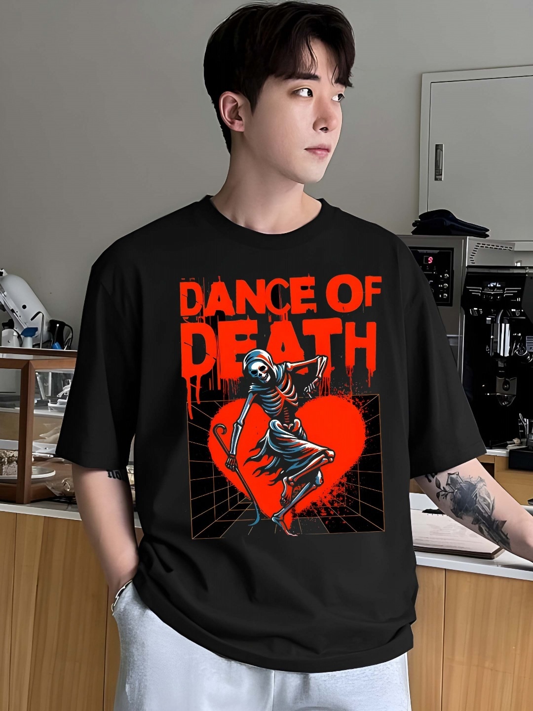 

THE BEETEL HOUSE Men Graphic Printed Round Neck Cotton Relaxed Fit T-shirt, Black