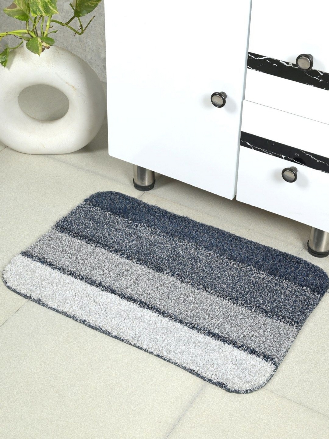 

Saral Home Blue & White Anti Slip Bath Rug