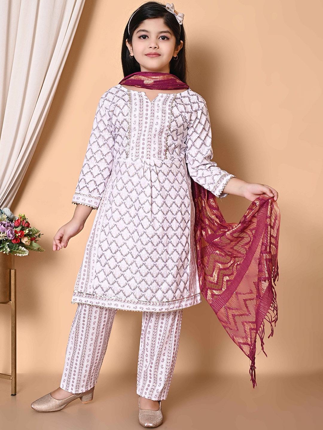 

GLAMOUR WORLD GARMENTS Girls Floral Printed Straight Kurta With Trousers And Dupatta, Purple