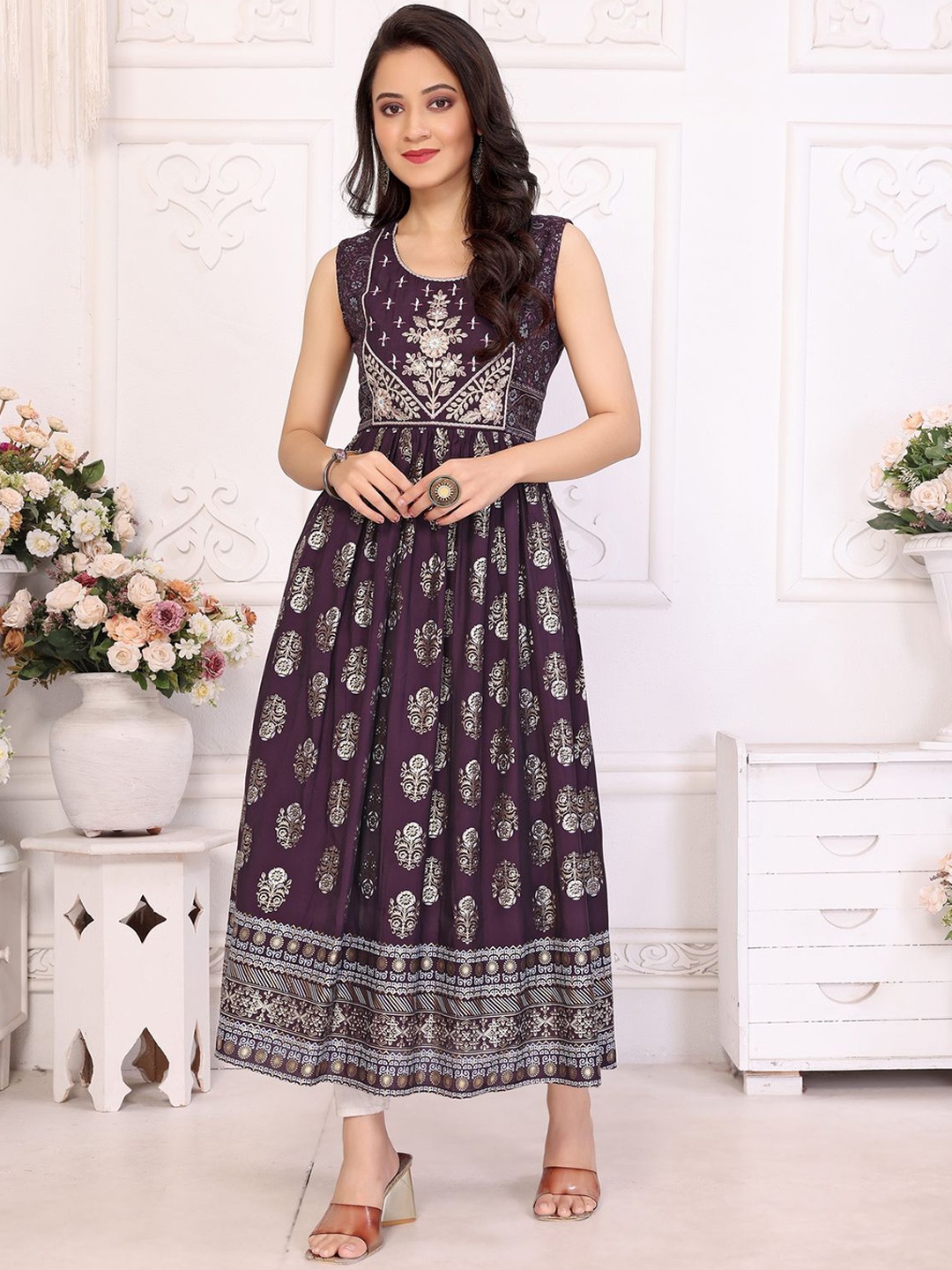 

Rangita Floral Printed Thread Work Anarkali Kurta, Purple