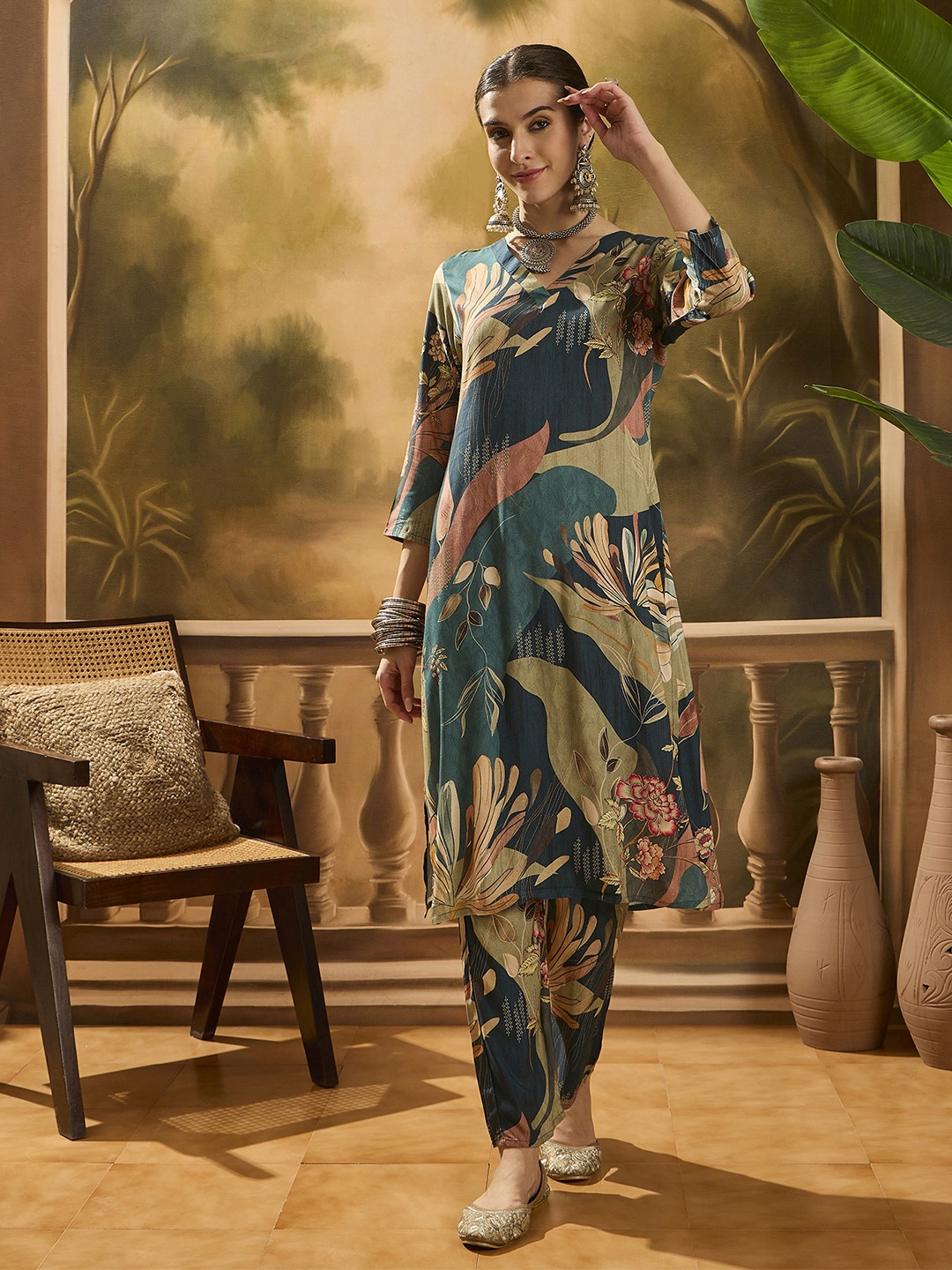 

Sangria Floral Printed V Neck Straight Kurta & Trousers, Teal