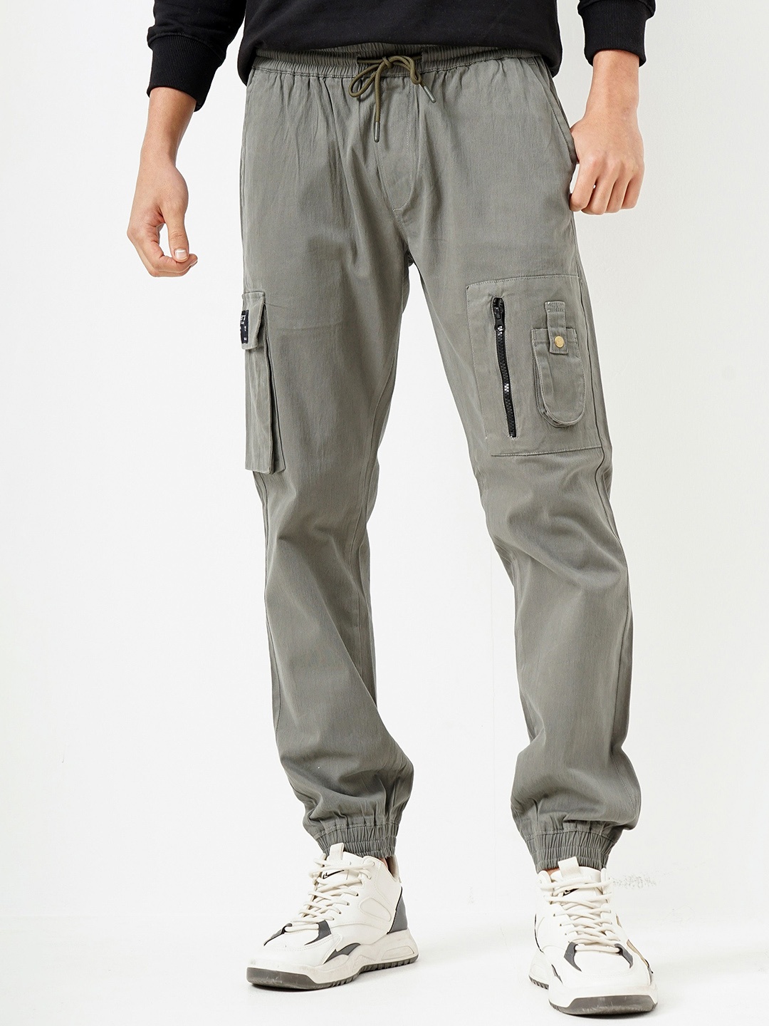 

Genoa Men Relaxed Mid-Rise Cotton Cargos, Grey