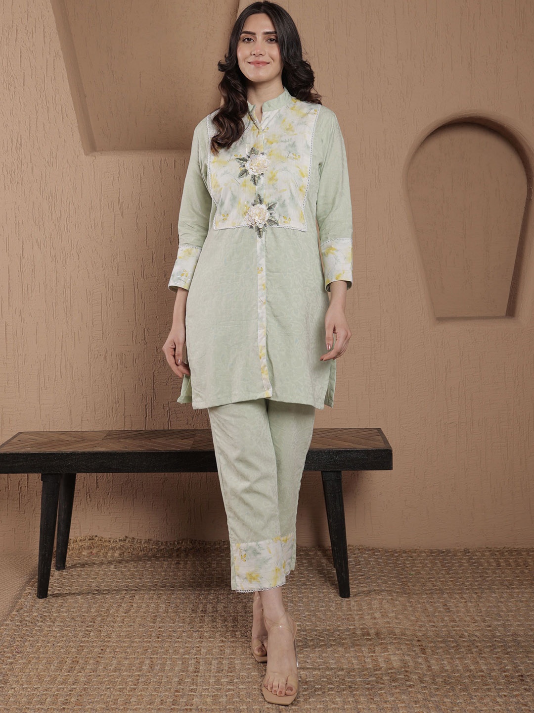 

SRIHA Floral Printed Mandarin Collar Tunic With Trousers, Green