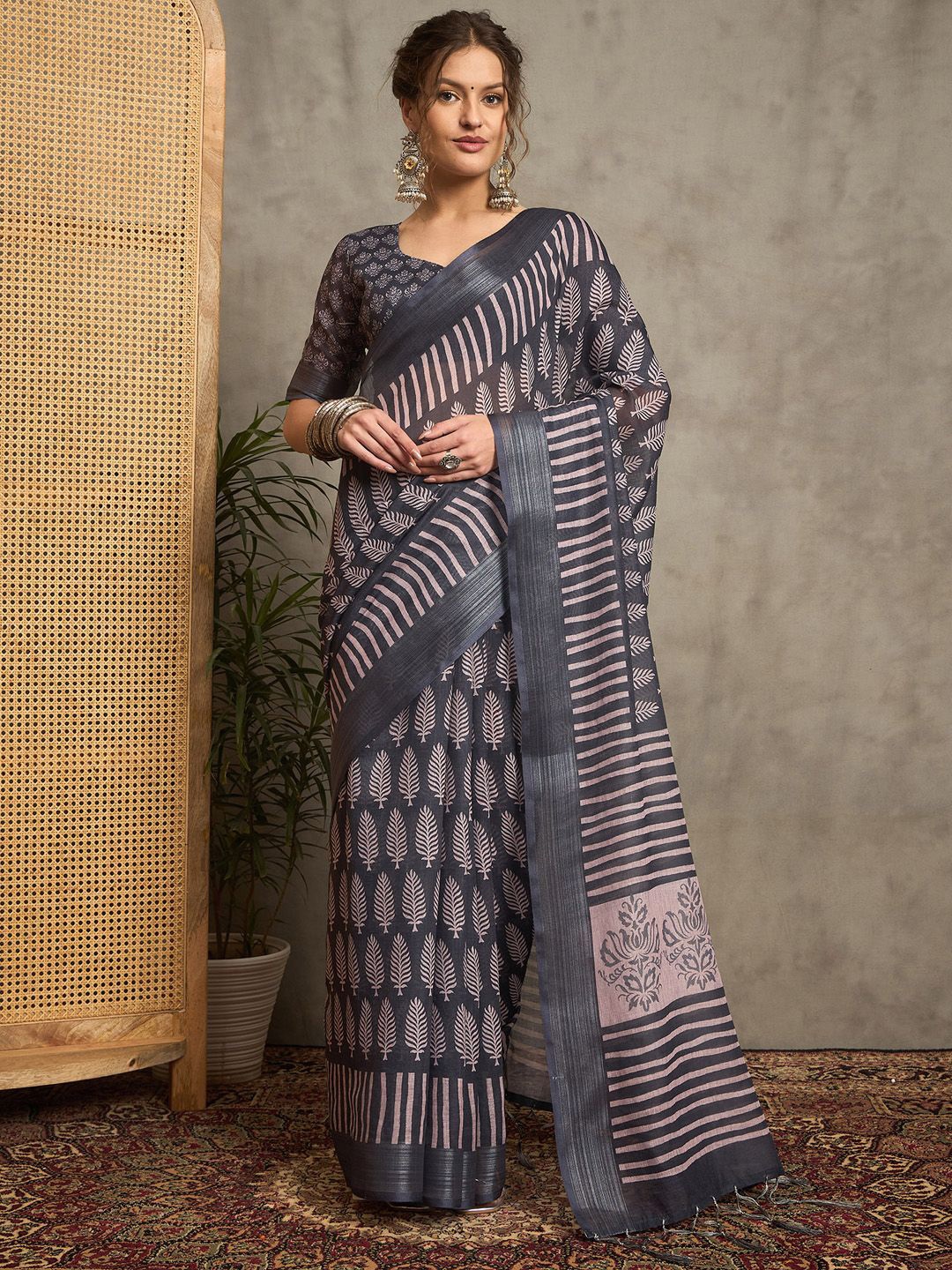 

Anouk Ethnic Motifs Zari Bagh Saree, Grey