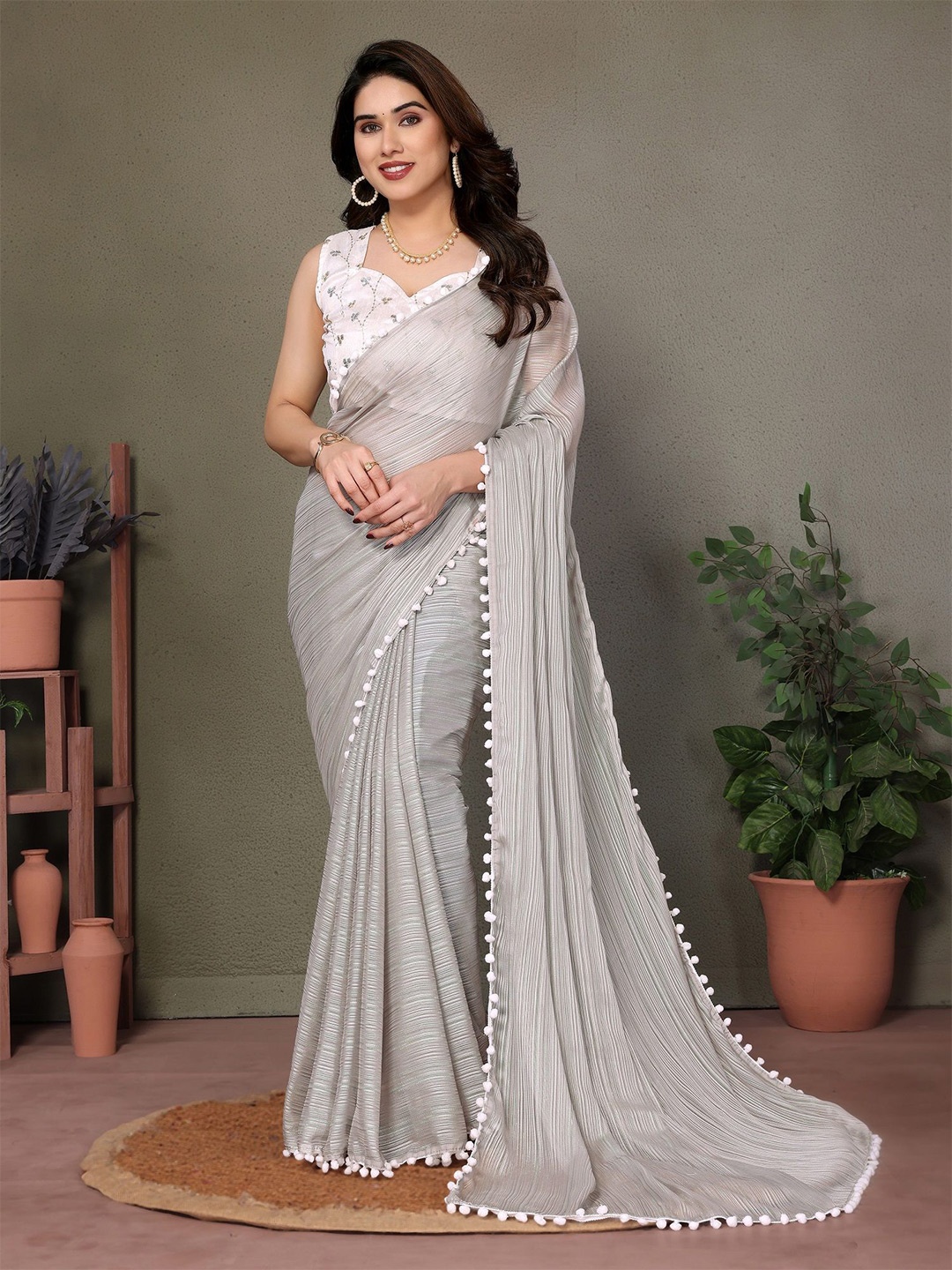

ROOP SUNDARI SAREES Striped Saree with Blouse Piece, Grey