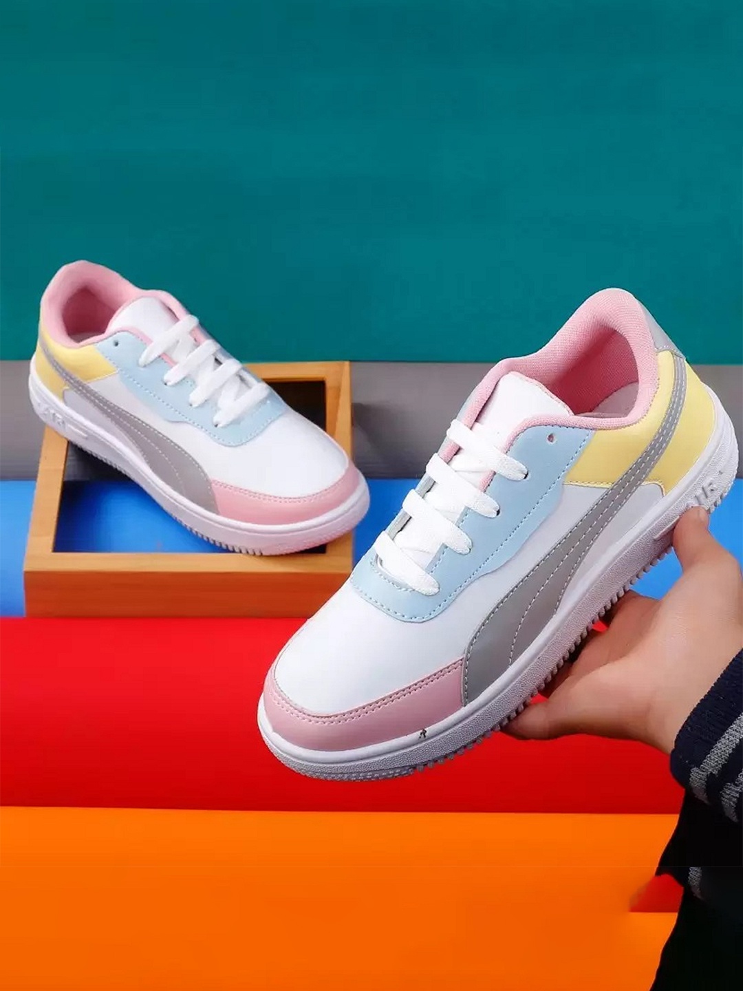 

FABBMATE Girls Colourblocked Sneakers, White