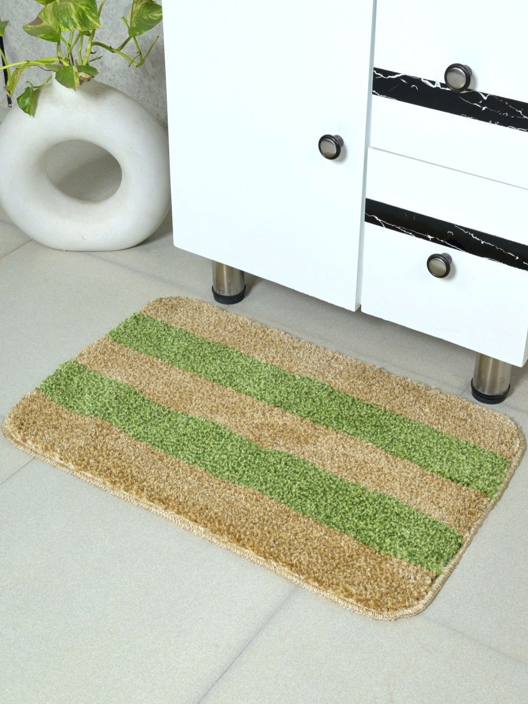 

Saral Home Beige & Green Microfiber Anti Slip Bath Rug