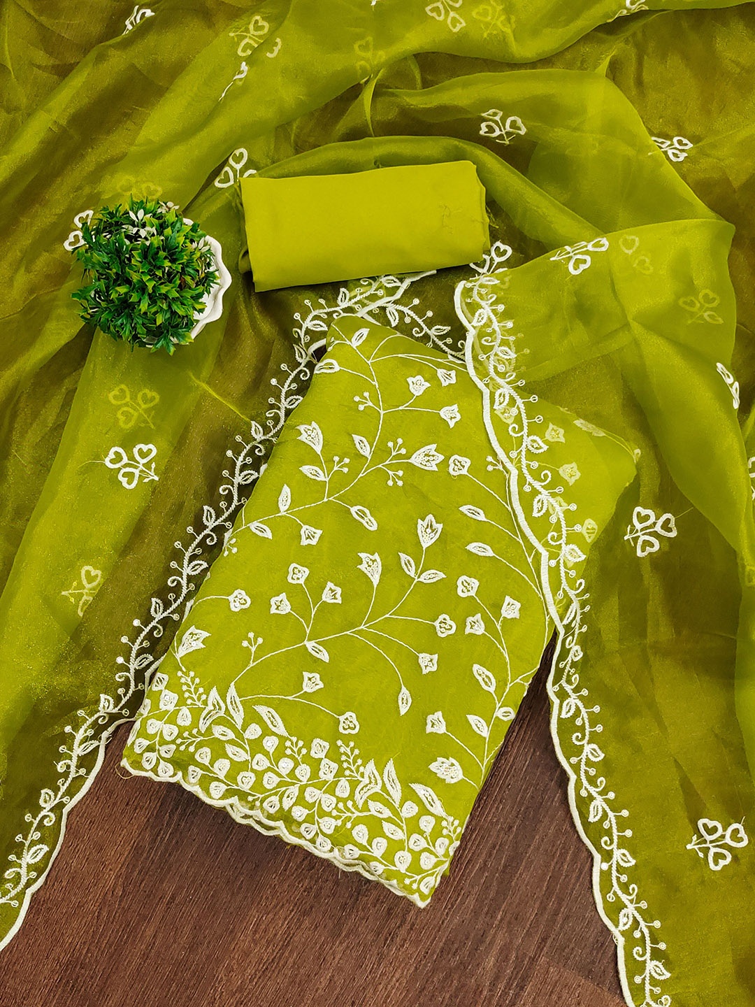 

SHADOW & SAINING Embroidered Sequnnied Organza Unstitched Dress Material, Olive