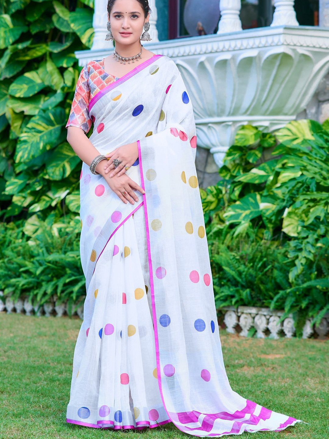 

Mitera Geometric Printed Zari Pure Cotton Saree, White