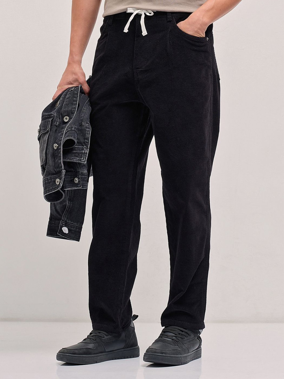

THE BEAR HOUSE Men Corduroy Solid Mid-Rise Loose Fit Trousers, Black