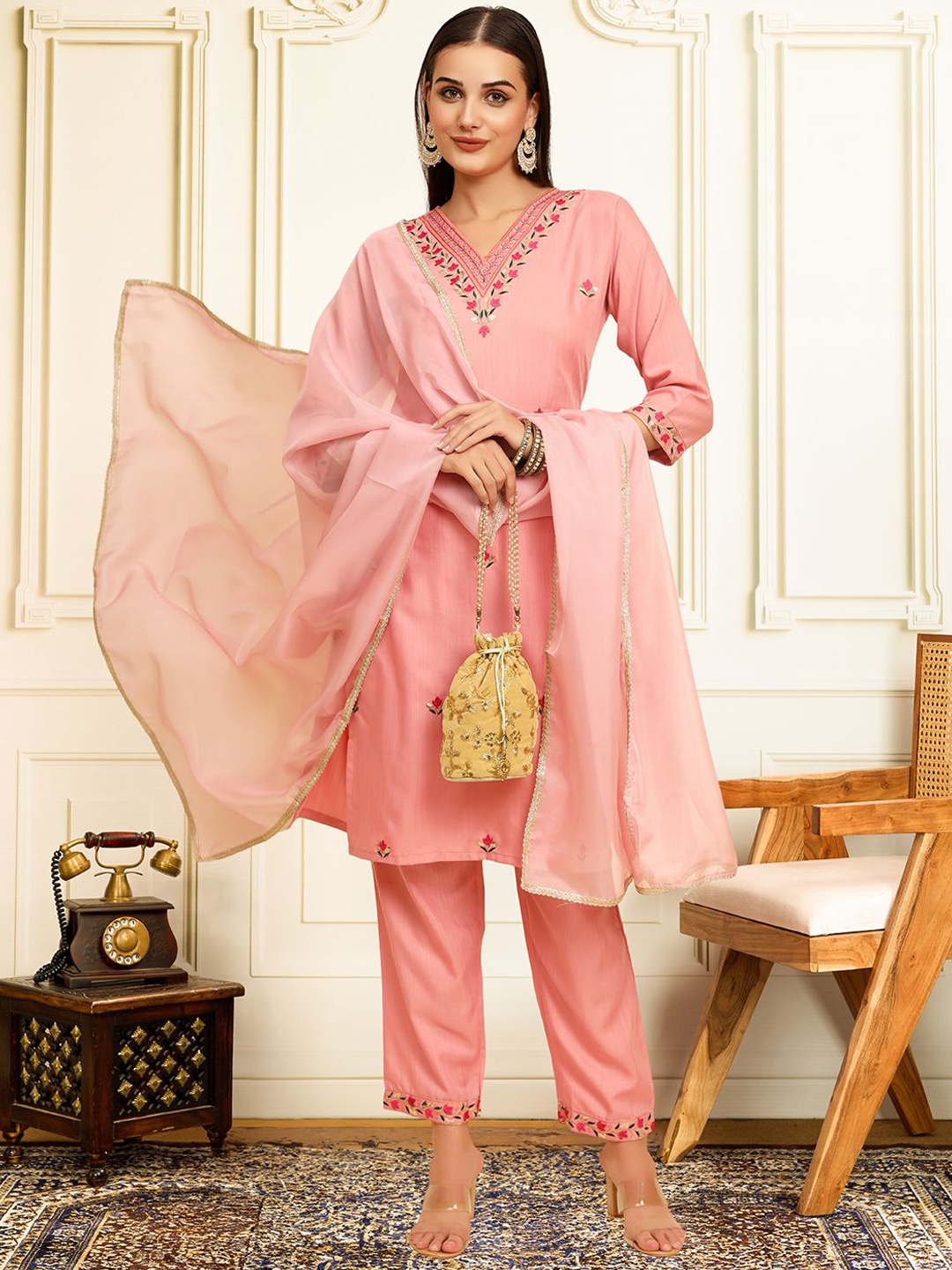 

House of Pataudi Floral Embroidered Thread Work Straight Kurta With Trousers And Dupatta, Pink