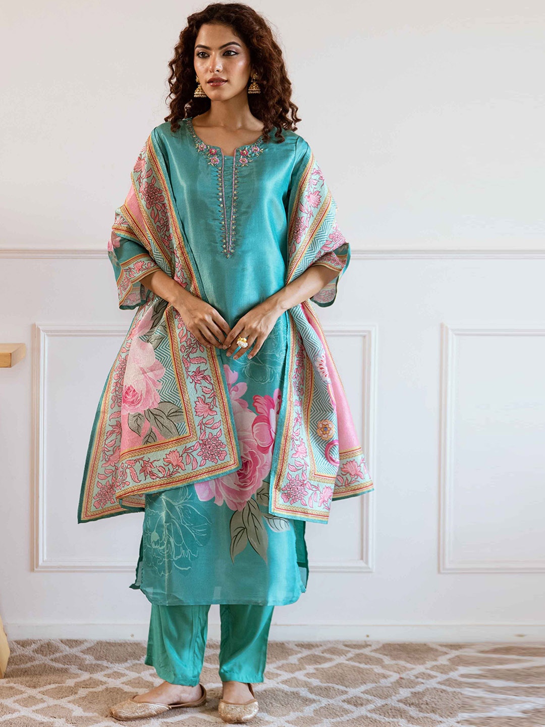 

DIVASTRI Floral Printed Round Neck Sequinned Straight Kurta With Trousers & Dupatta, Green
