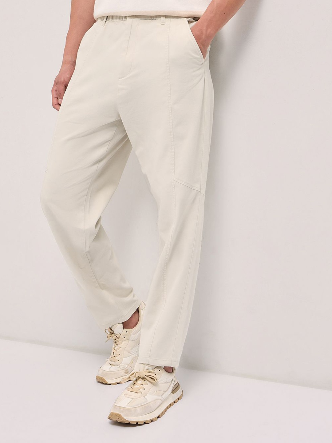 

THE BEAR HOUSE Men Mid-Rise Loose Fit Regular Trousers, Cream