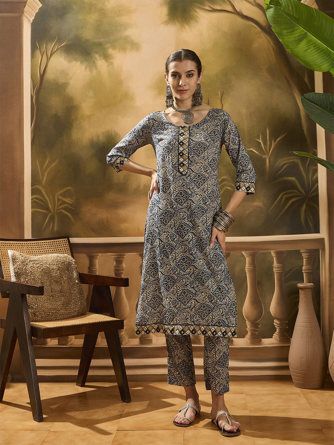 

Sangria Floral Printed Round Neck Pure Cotton Straight Kurta & Trousers, Blue