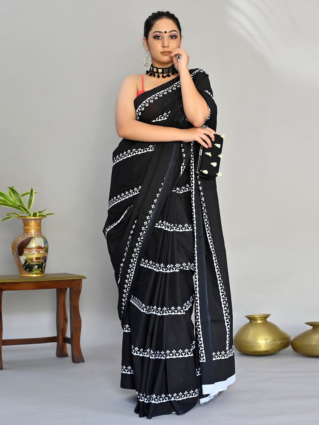 

Sarvada Floral Printed Pure Cotton Saree, Black
