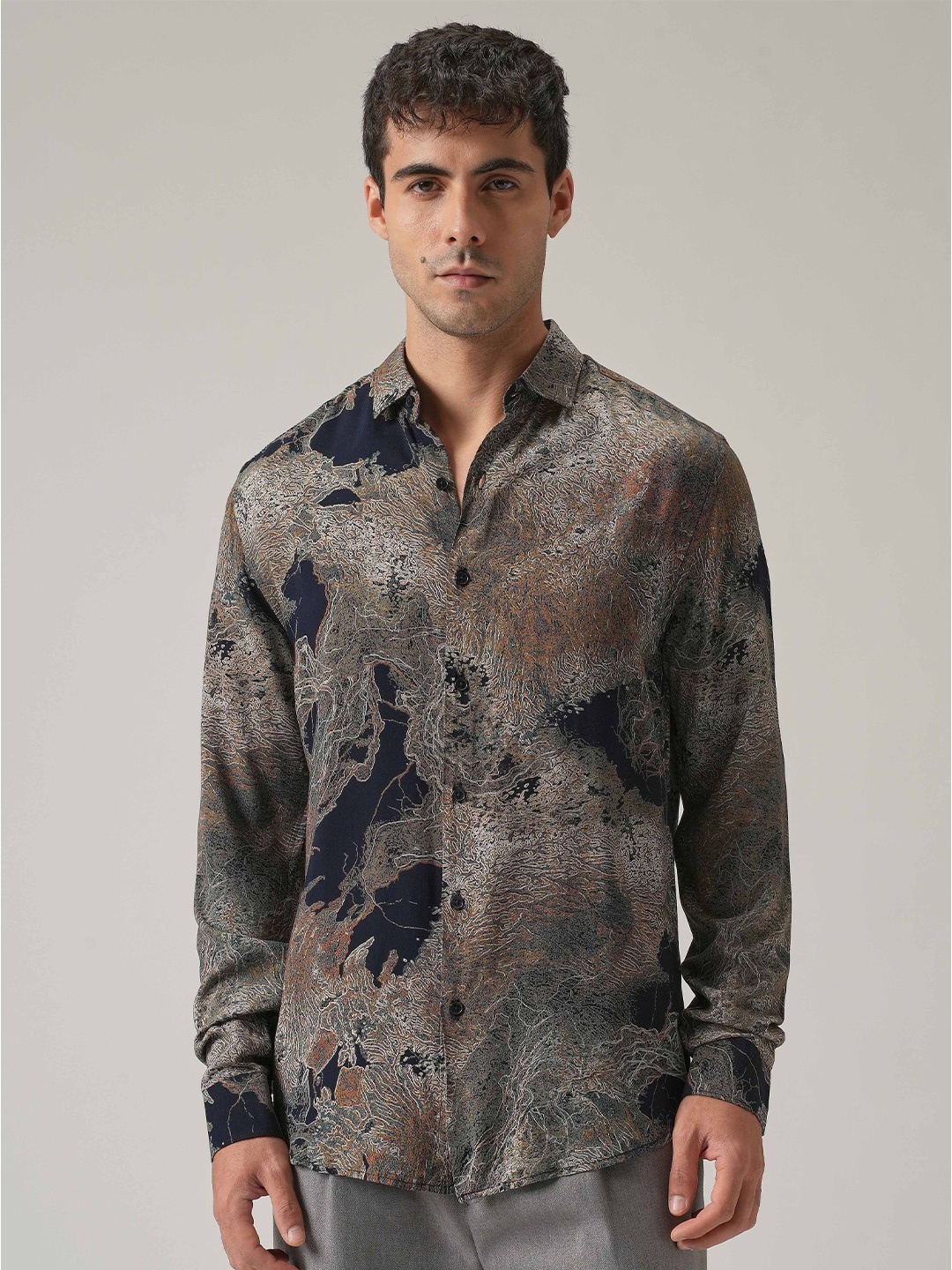 

Banana Club Men Blue Intricate Print Feather Shirt