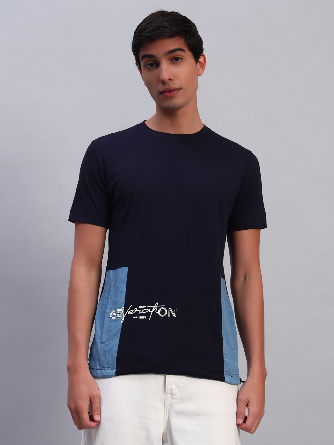 

TMO Men Colourblocked Round Neck T-shirt, Navy blue