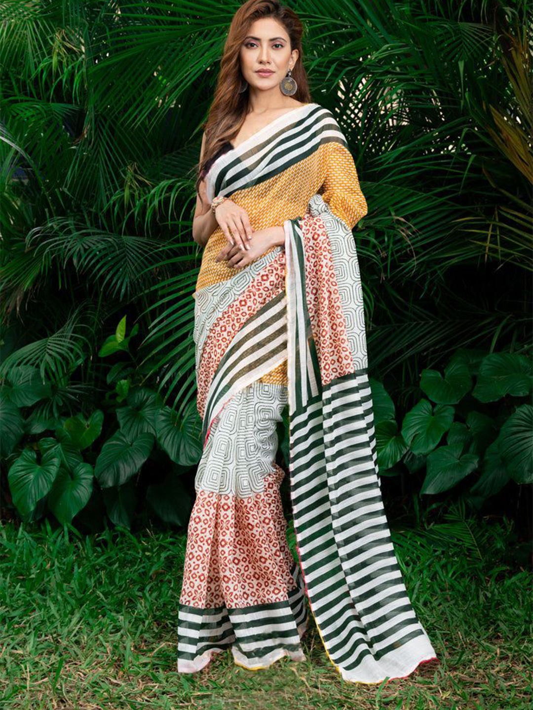 

Mitera Printed Pure Cotton Saree, Multi