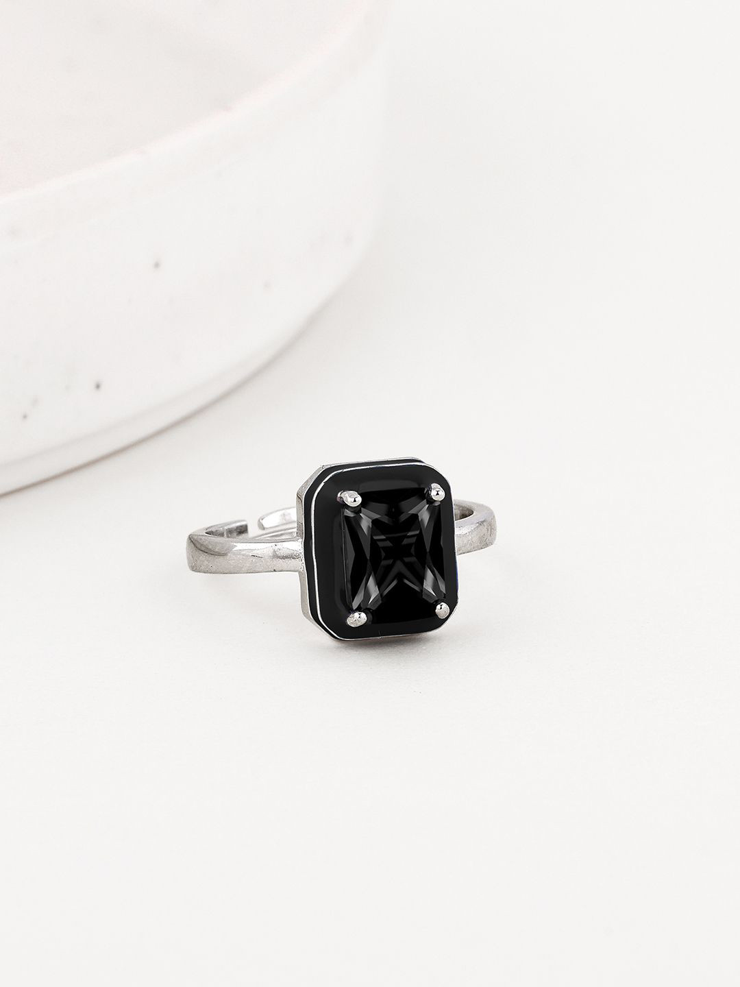 

GIVA 925 Sterling Silver Rhodium Plated Black Baguette-cut Stone Ebon Ring