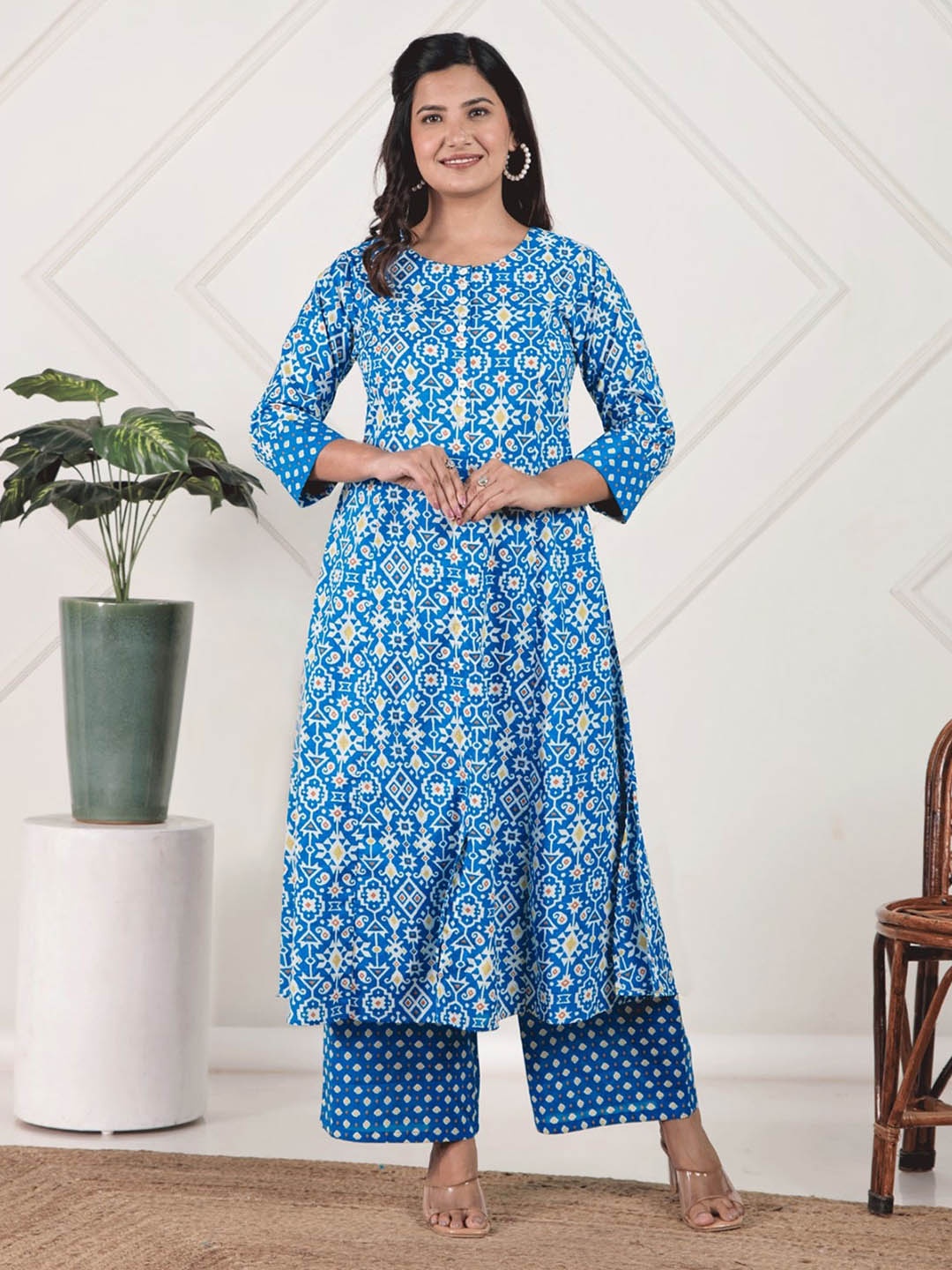 

Aramya Geometric Printed Round Neck Pure Cotton A-Line Kurta With Palazzos, Blue