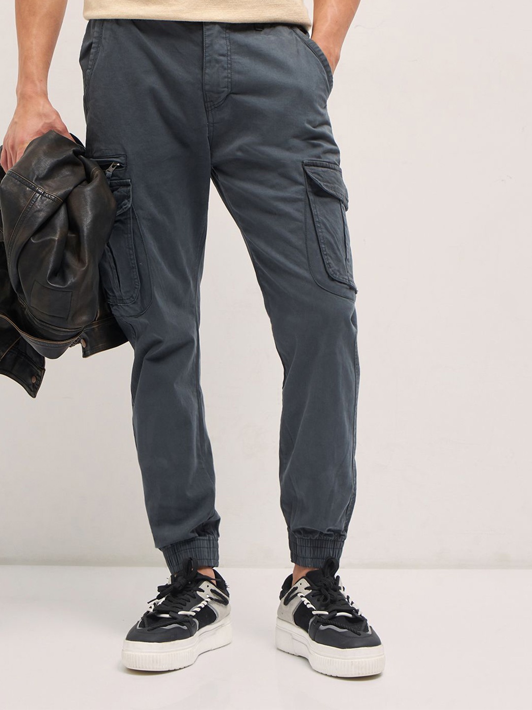 

THE BEAR HOUSE Men Mid-Rise Regular Fit Cargos, Blue