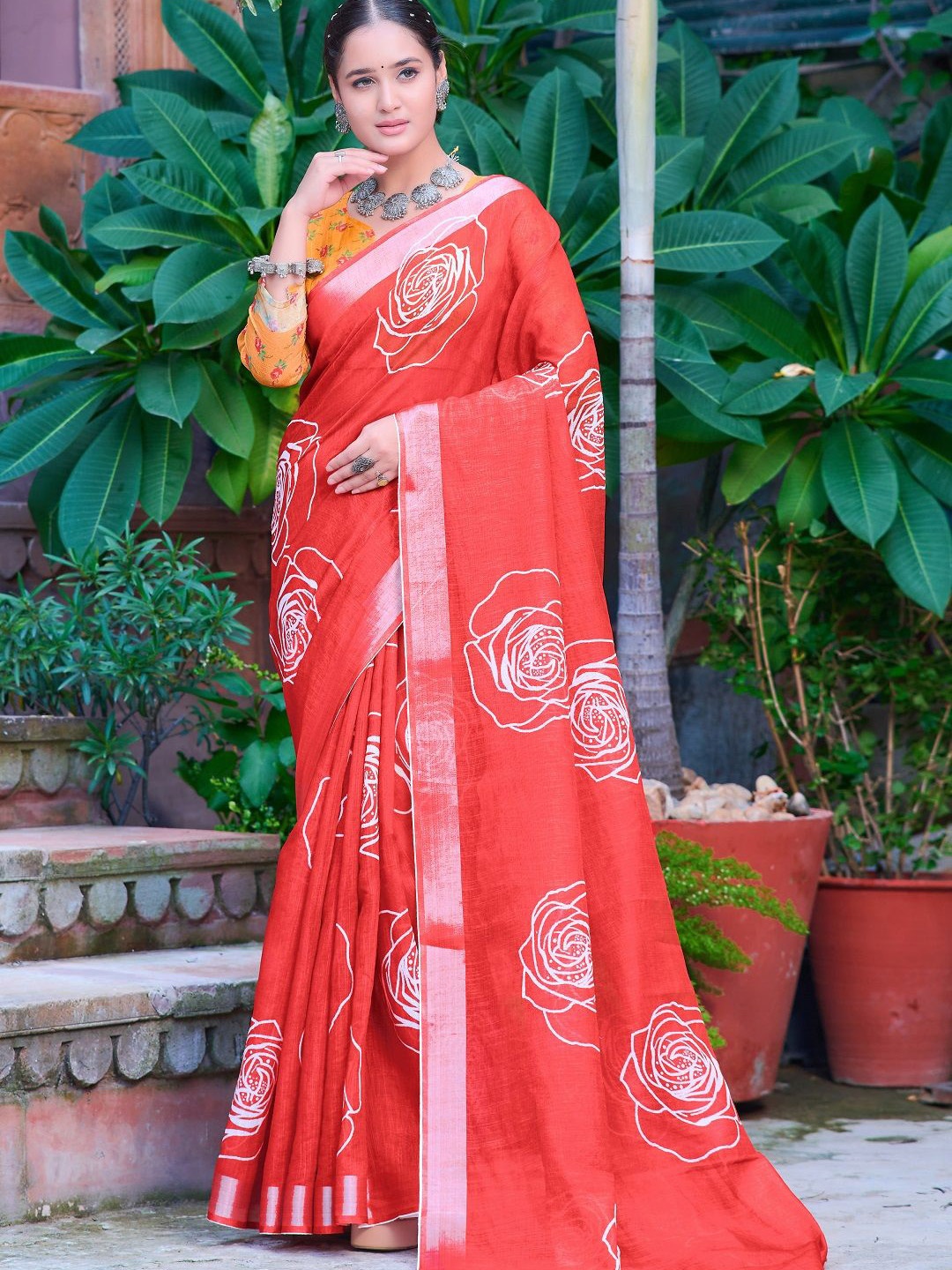 

Mitera Floral Printed Zari Pure Cotton Saree, Red