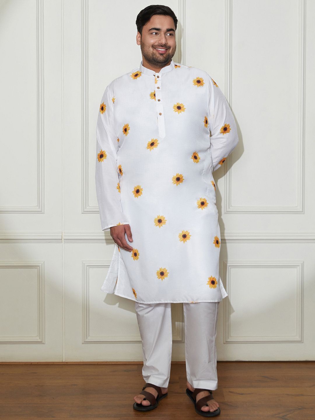 

VASTRAMAY Plus Size Floral Printed Mandarin Collar Pure Cotton Straight Kurta With Pyjamas, White