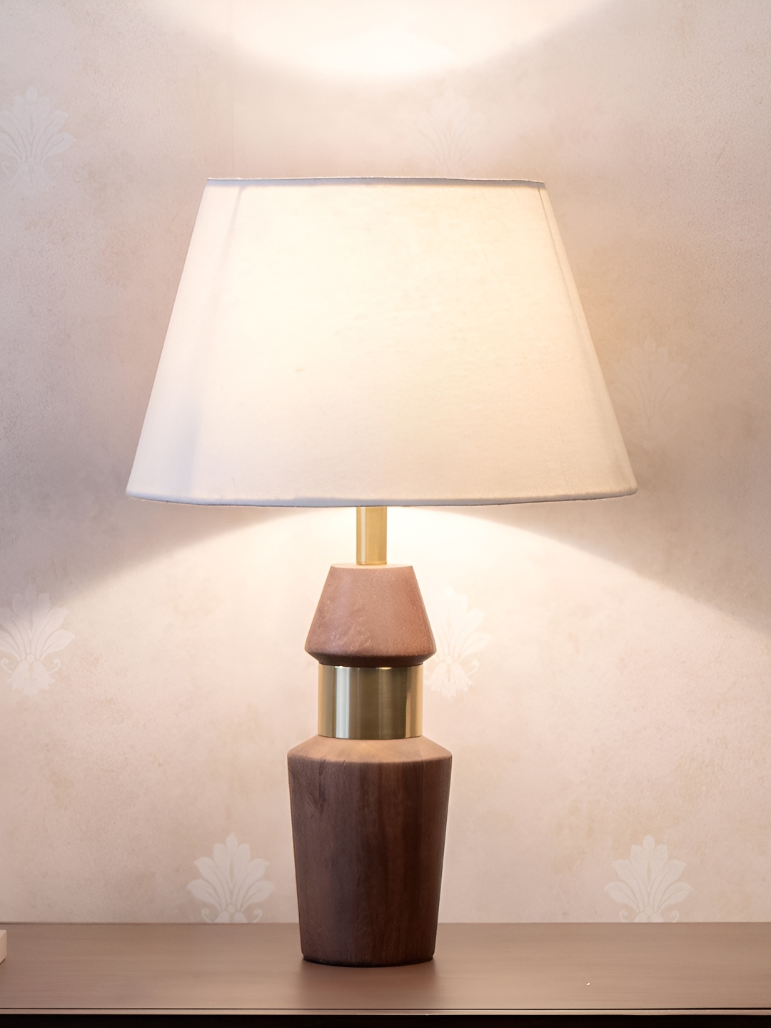 

IAAH Gold-Toned Wooden Frusturical Shaped Table Lamp