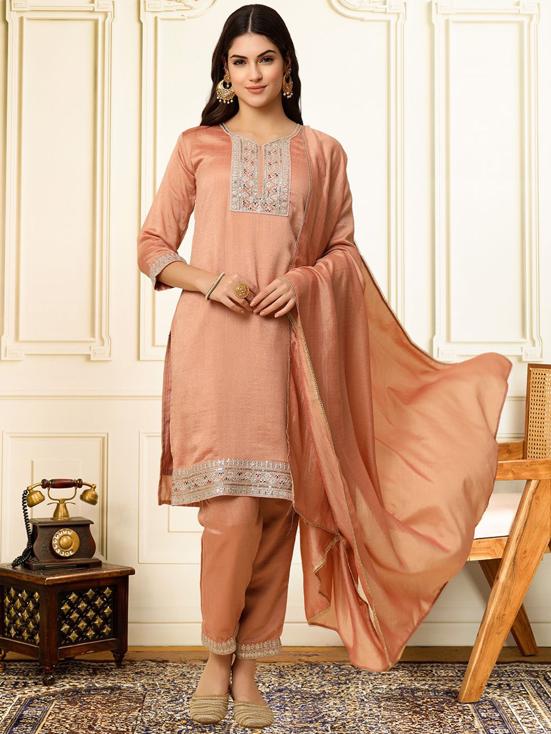 

House of Pataudi Floral Yoke Design Zari Straight Kurta With Trousers And Dupatta, Peach