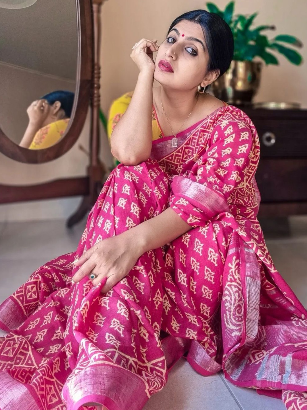 

Mitera Ethnic Motifs Printed Zari Pure Cotton Saree, Pink
