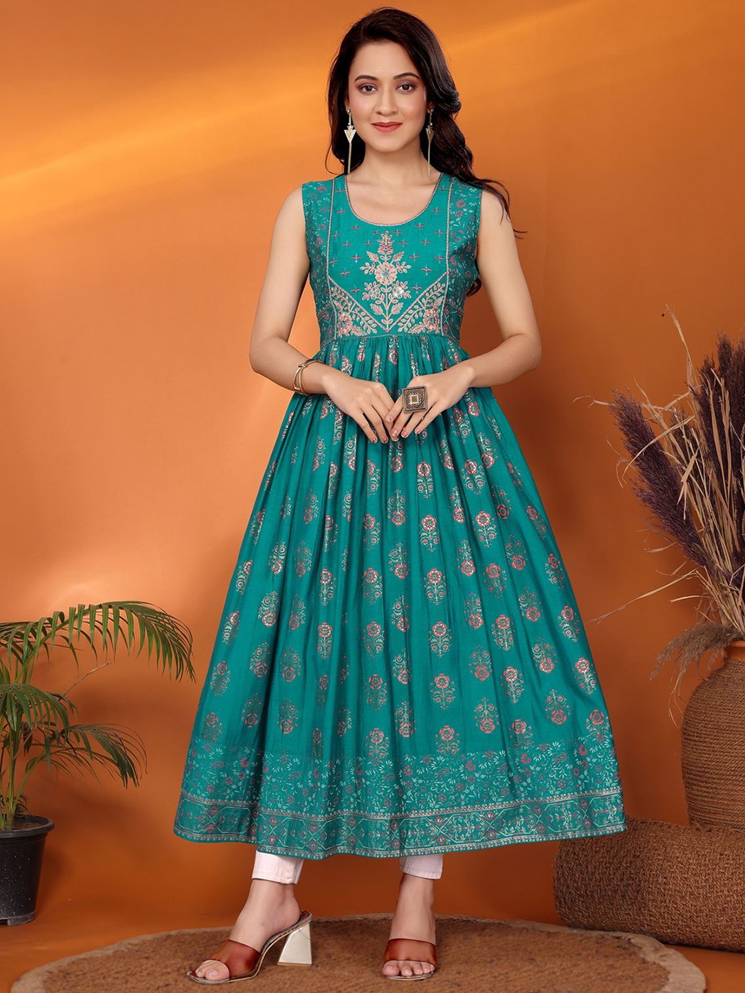

Rangita Floral Printed Thread Work Anarkali Kurta, Green