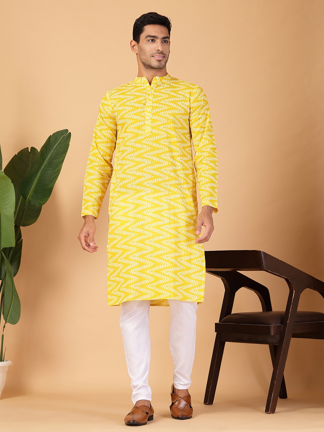 

FABRIC FITOOR Floral Printed Band Collar Pure Cotton Straight Kurta, Yellow