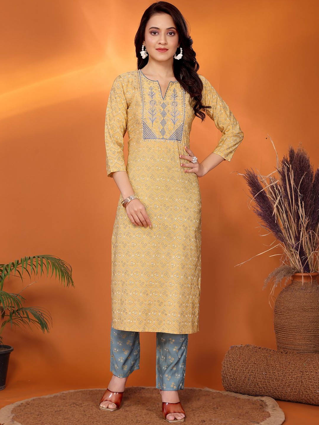 

Rangita Floral Printed Notch Neck Kurta With Trousers, Yellow