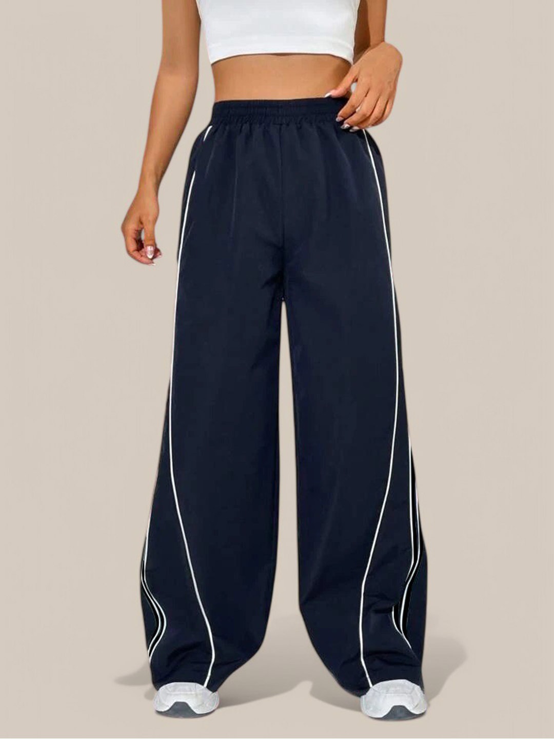 

The Roadster Lifestyle Co Women Loose Fit High-Rise Cargo Trousers, Navy blue