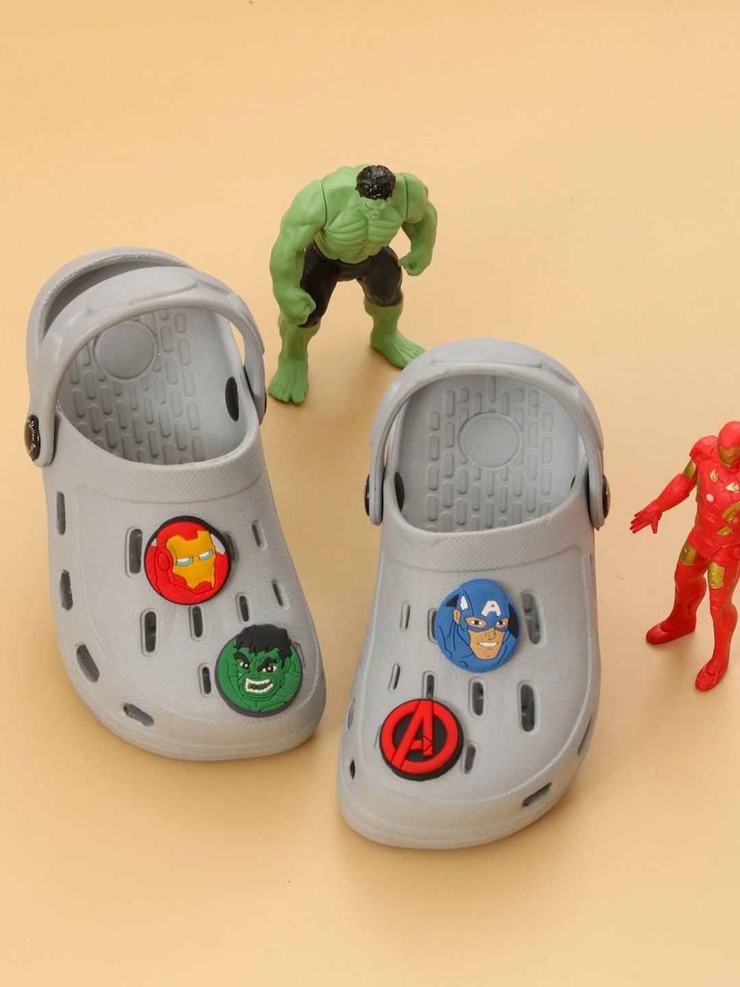 

Yellow Bee Boys Avengers Charms Clogs, Grey
