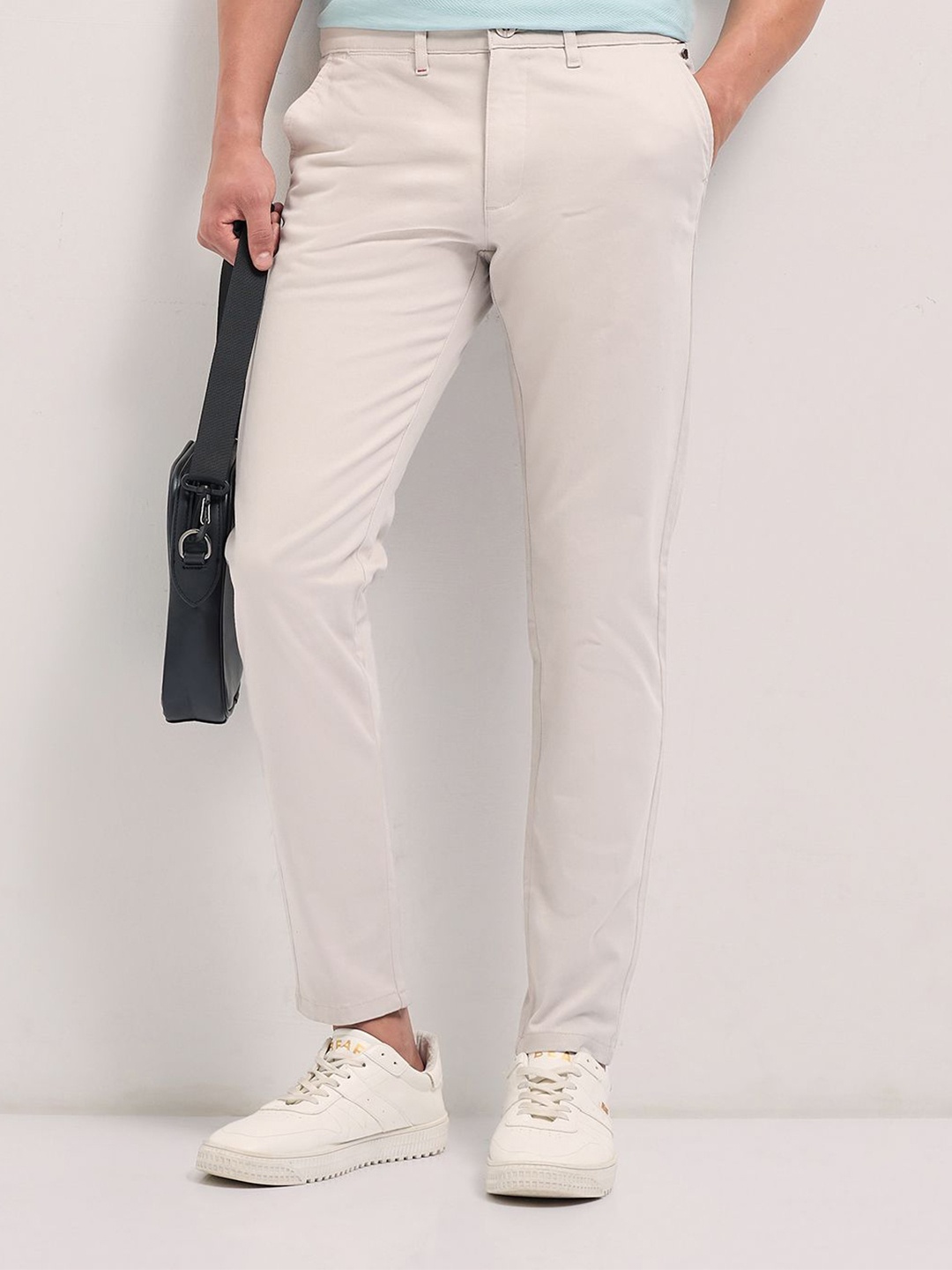 

THE BEAR HOUSE Men Cotton Solid Slim Fit Trouser, Off white