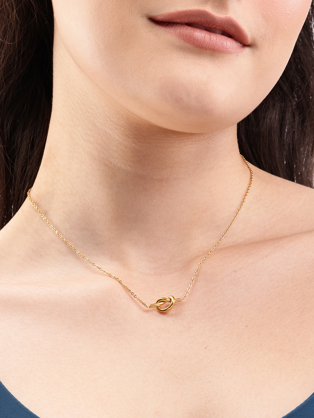 

DressBerry Knot Shaped Pendant Chain, Gold