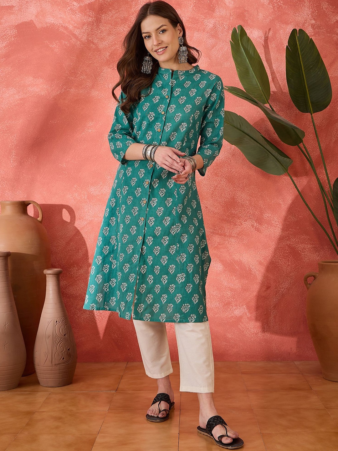 

Sangria Floral Printed Mandarin Collar Pure Cotton Straight Kurta, Green