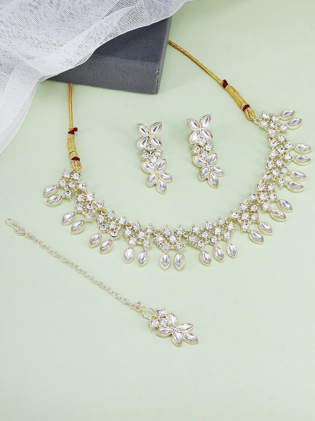

PRIVIU Gold Plated Floral Kundan Stone Studded Jewellery Set