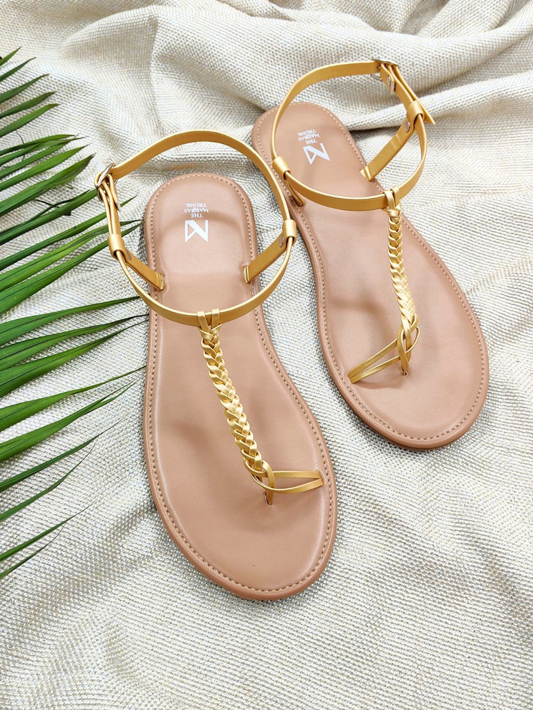 

THE MADRAS TRUNK Women Printed One Toe Flats, Beige