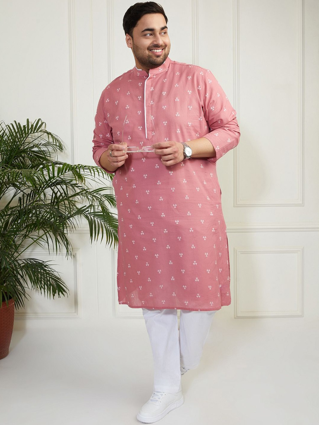 

VASTRAMAY Plus Size Geometric Printed Pure Cotton Straight Kurta With Pyjamas, Pink