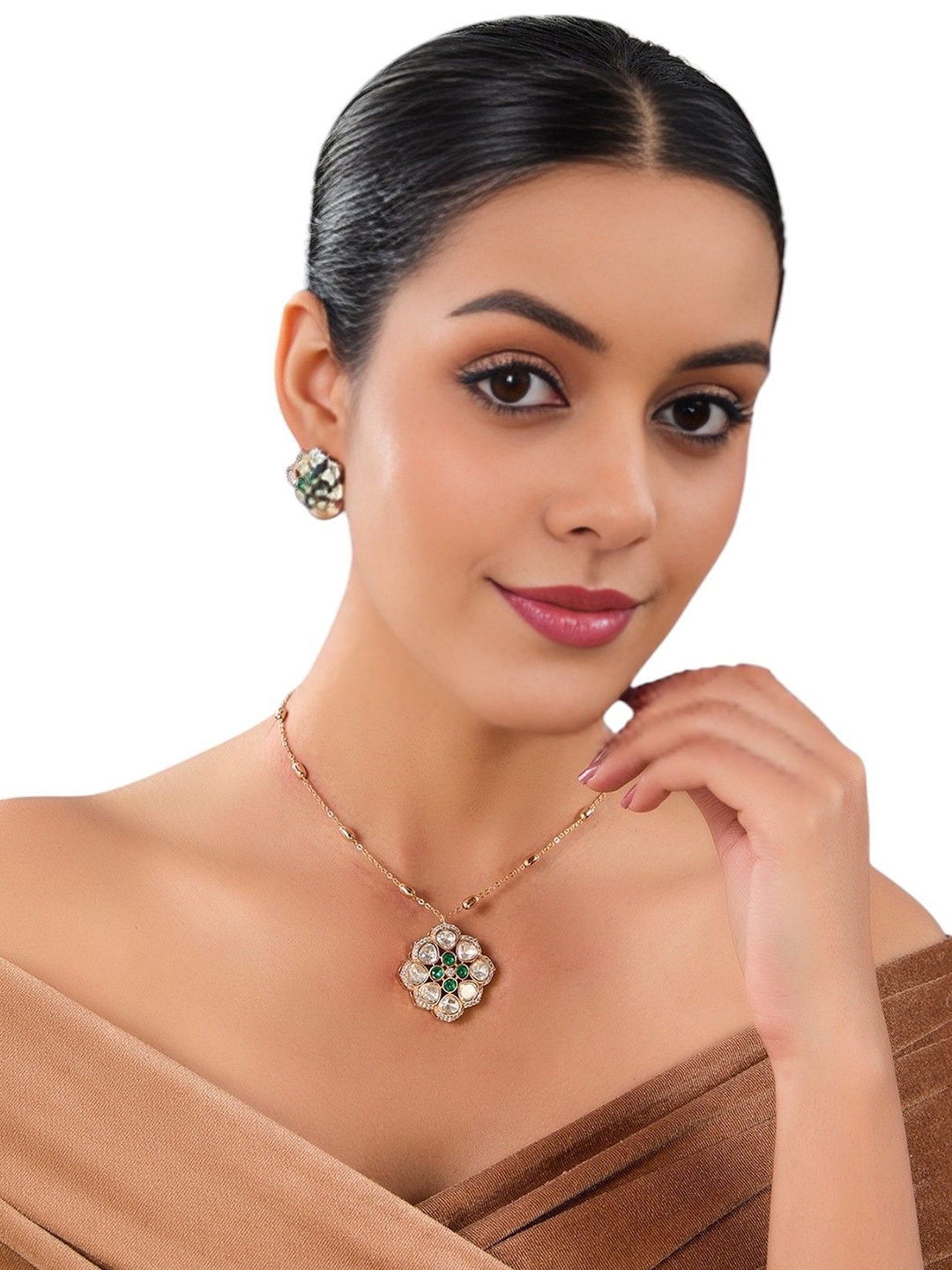 

AURAA TRENDS Gold-Plated Artificial Stones-Studded Jewellery Set